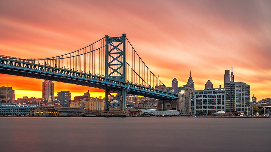 Philadelphia, Pennsylvania, USA skyline on the Delaware river